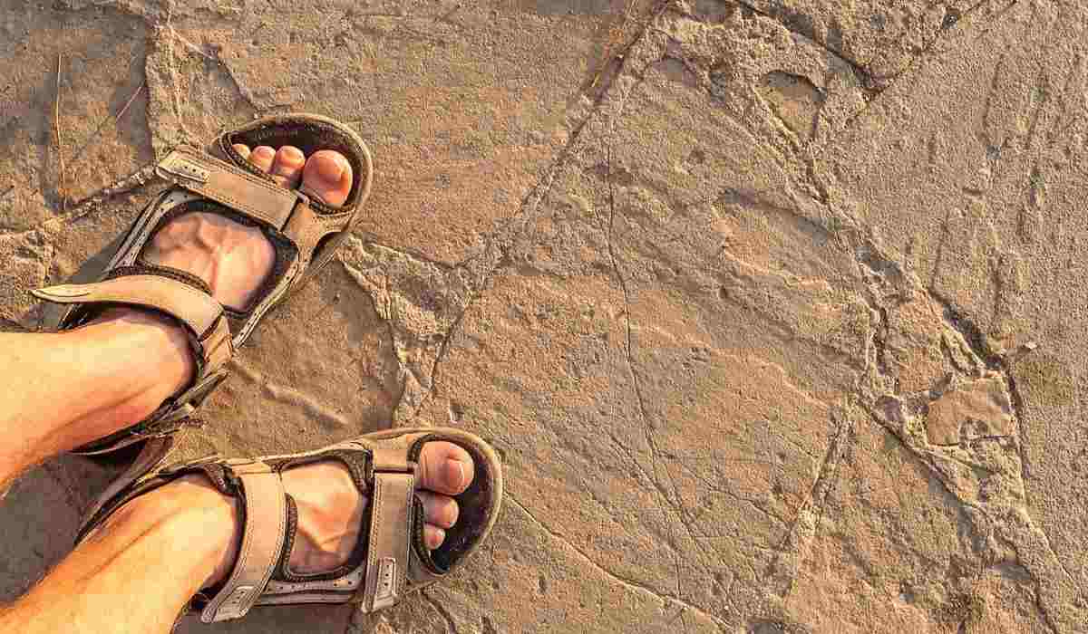  Best sandals for wide feet + great purchase price 