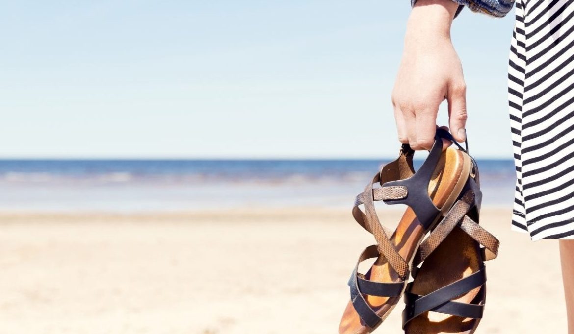 Buy beach plastic sandals at an Exceptional Price