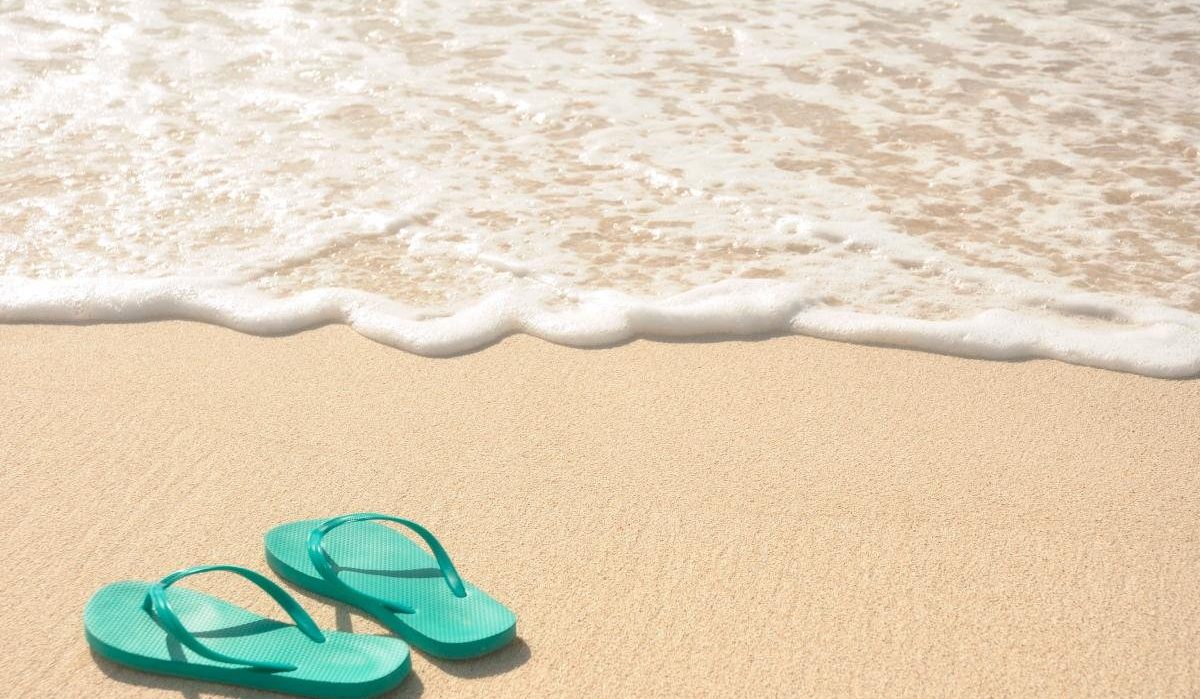  Buy beach plastic sandals at an Exceptional Price 