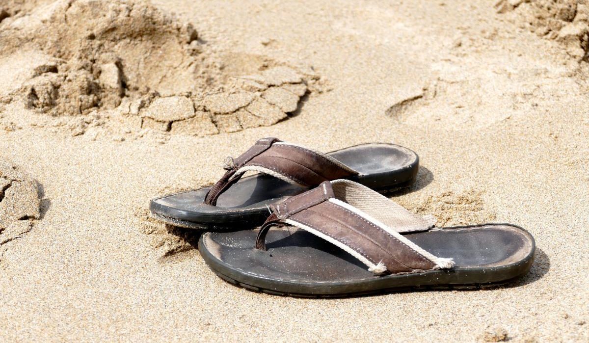  Buy beach plastic sandals at an Exceptional Price 